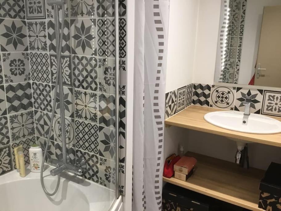 Appartement Tres Lumineux Egat Eksteriør billede