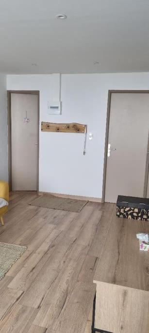 Appartement Tres Lumineux Egat Eksteriør billede